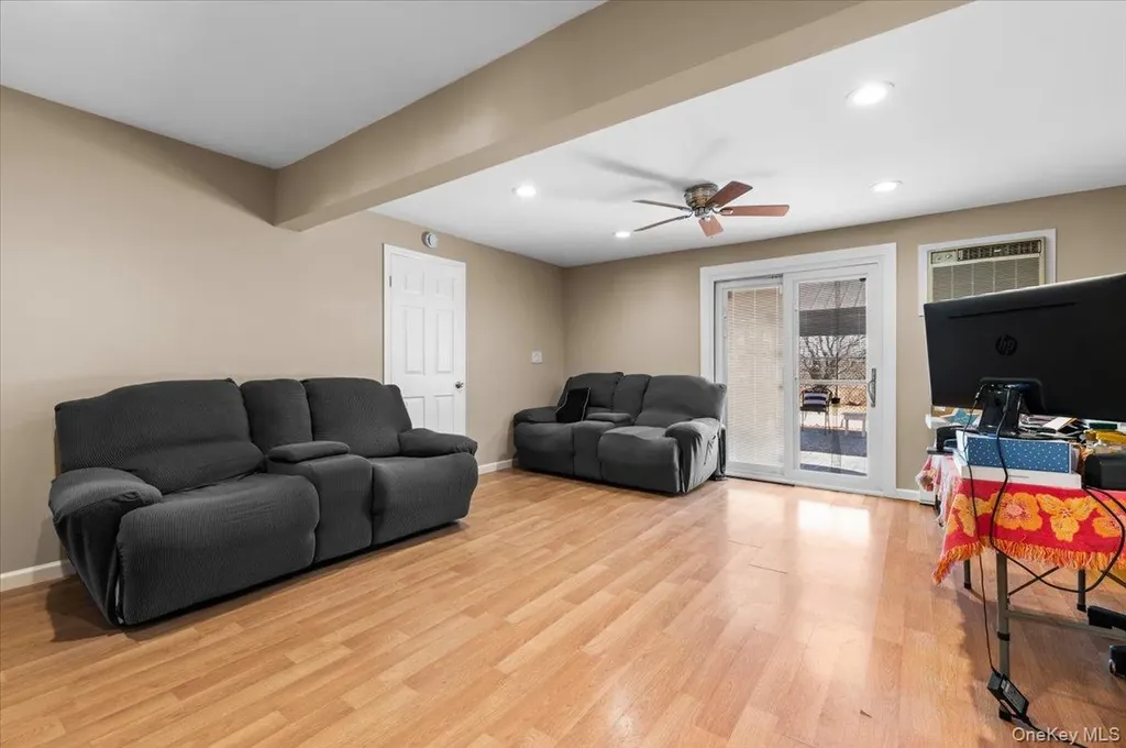 59 Slate Lane Levittown NY 11756
