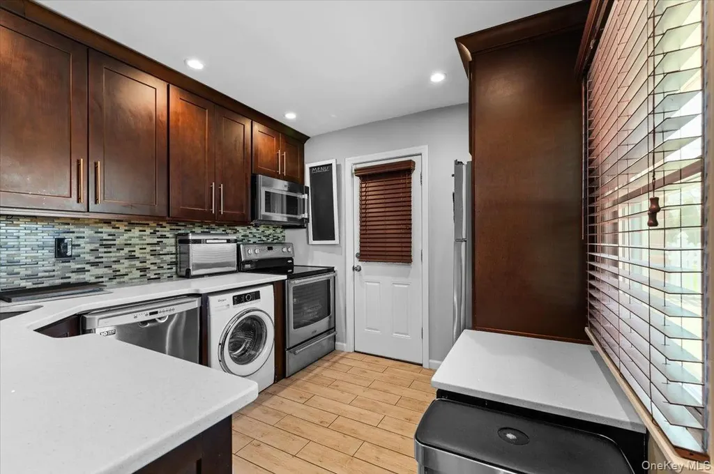 59 Slate Lane Levittown NY 11756