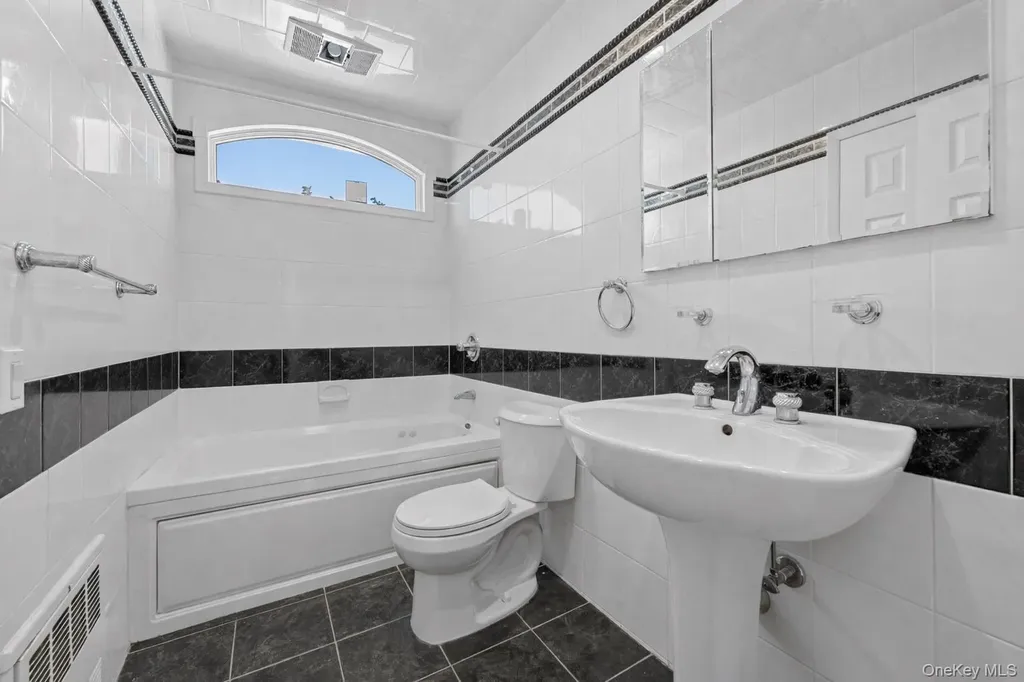 224 W Broadway Inwood NY 11096