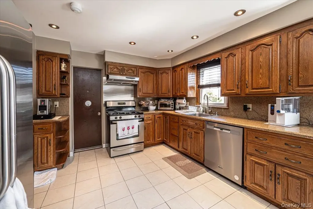 19945 34th Avenue Flushing NY 11358