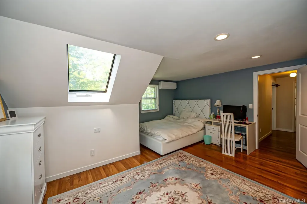 90 E Broadway Roslyn NY 11576