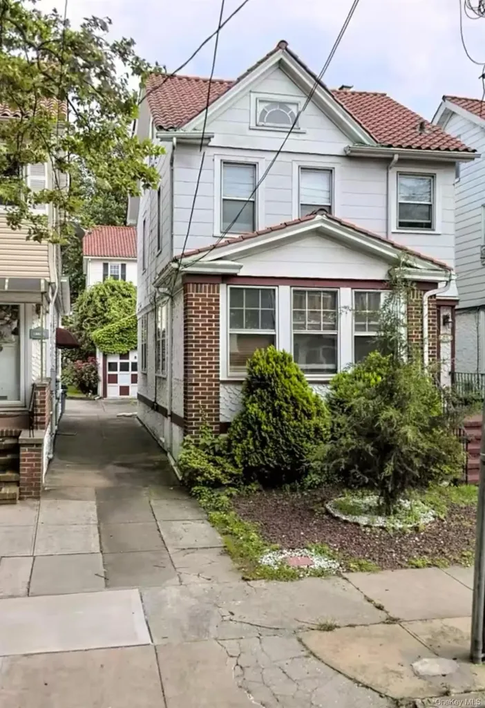 88-30 79th Avenue Glendale NY 11385