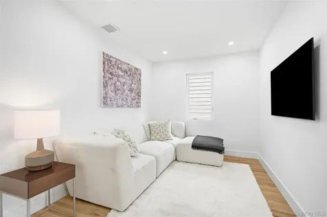 2222 Boston Post Road Larchmont NY 10538