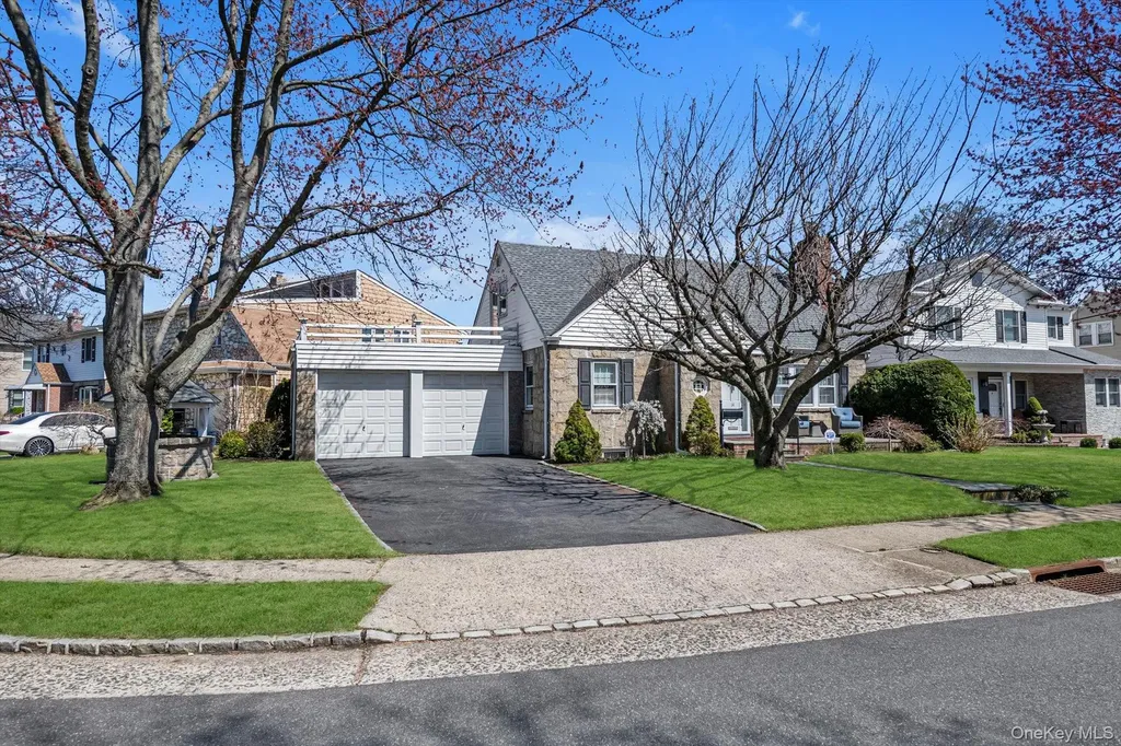 14 Avon Road New Hyde Park NY 11040