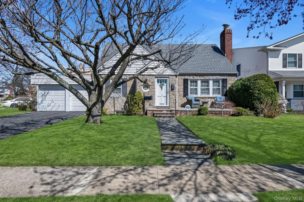14 Avon Road New Hyde Park NY 11040
