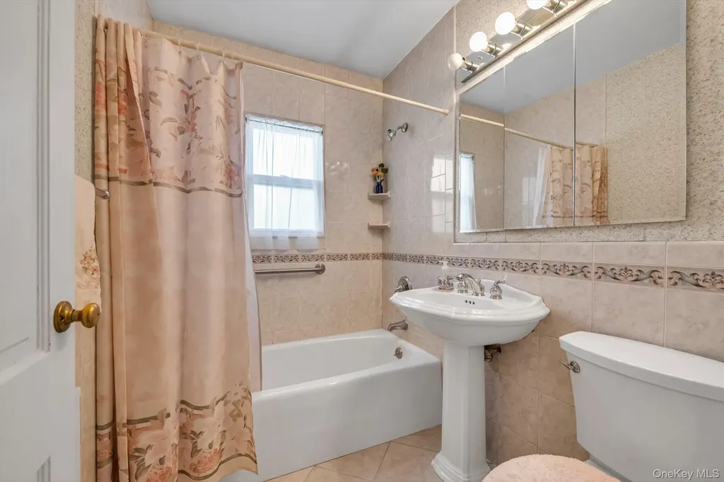14 Avon Road New Hyde Park NY 11040