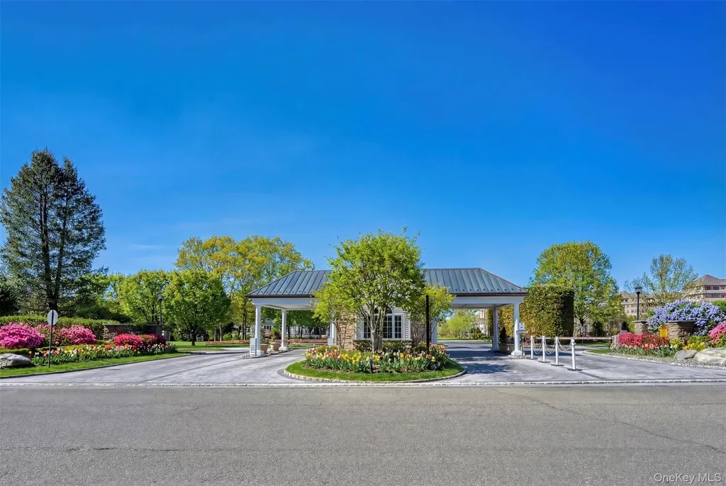 333 E Overlook Port Washington NY 11050