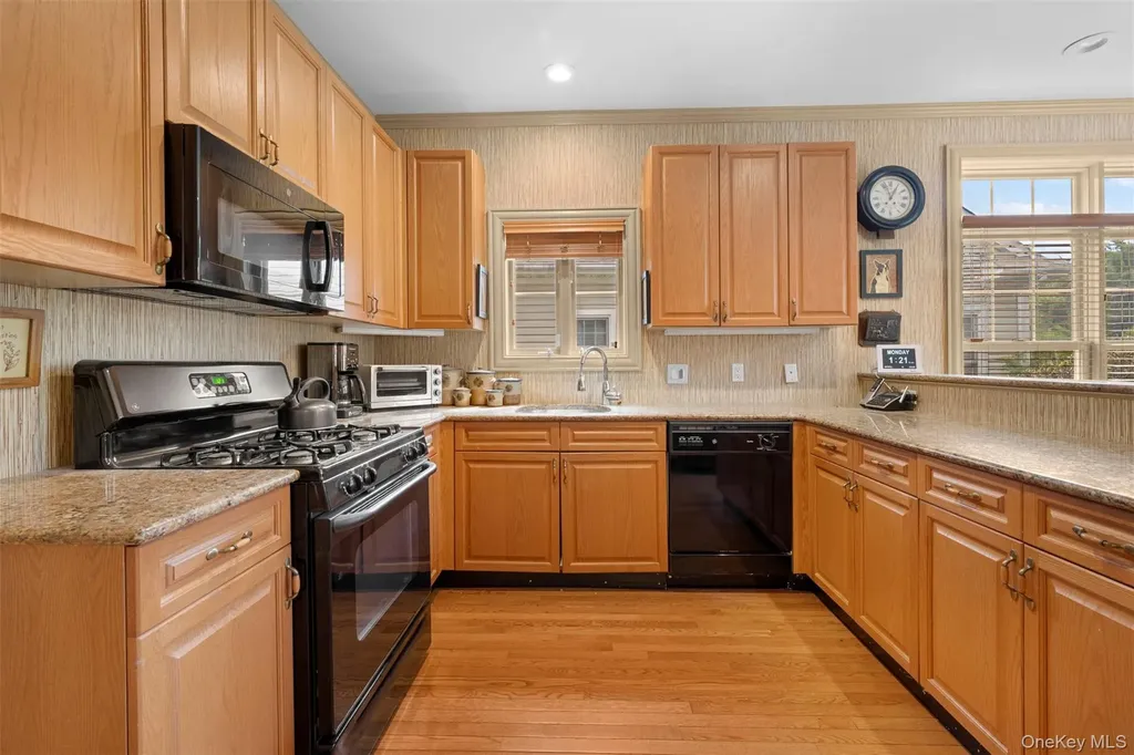 333 E Overlook Port Washington NY 11050