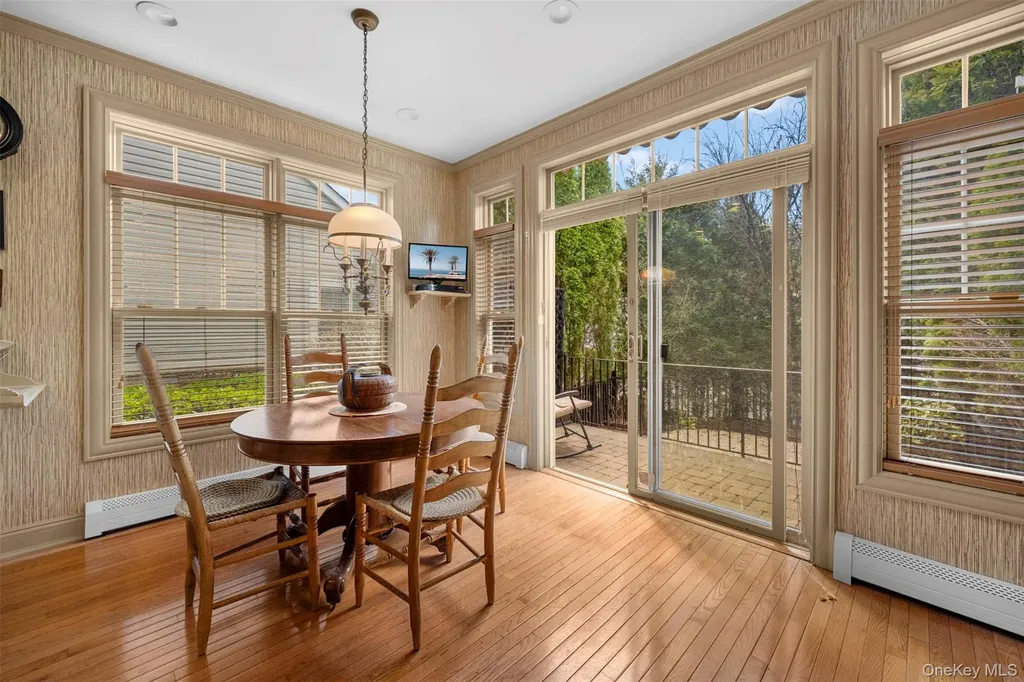 333 E Overlook Port Washington NY 11050
