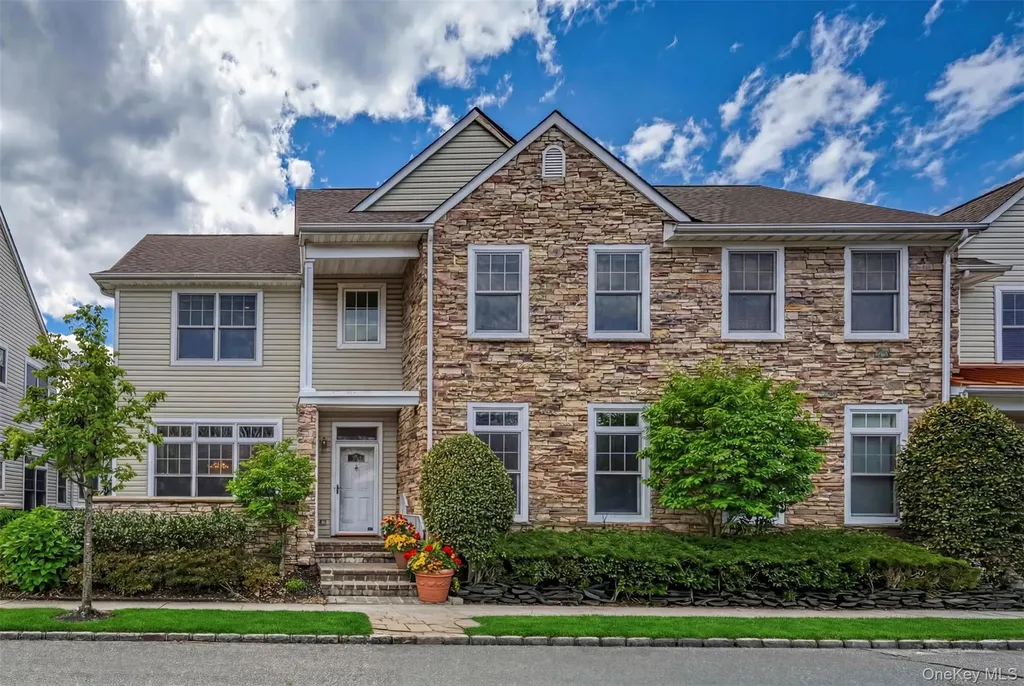 333 E Overlook Port Washington NY 11050