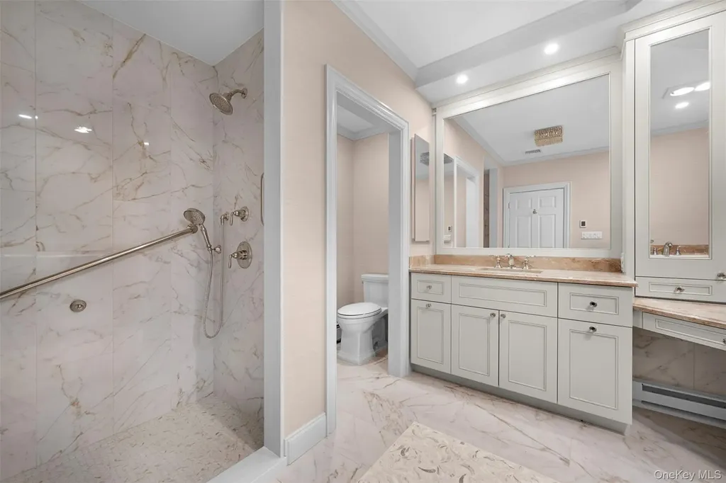 333 E Overlook Port Washington NY 11050
