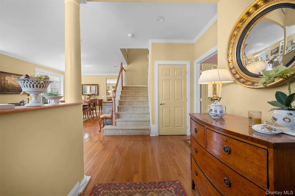 333 E Overlook Port Washington NY 11050