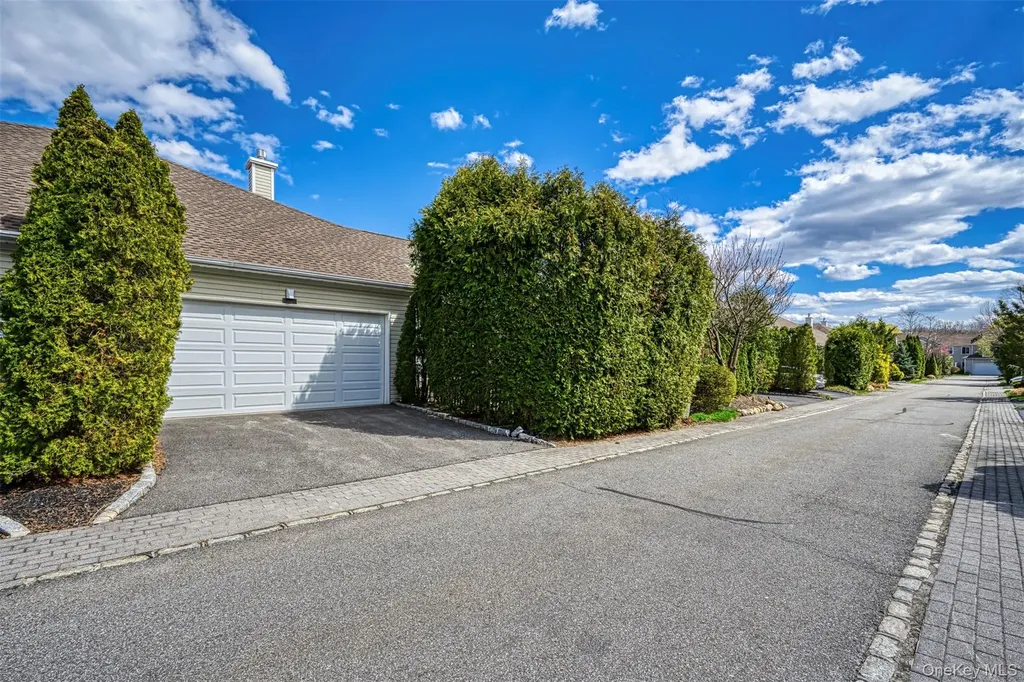 333 E Overlook Port Washington NY 11050