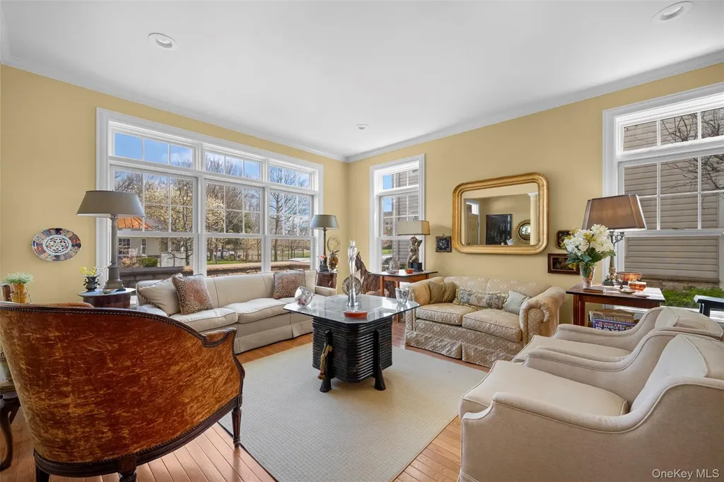 333 E Overlook Port Washington NY 11050