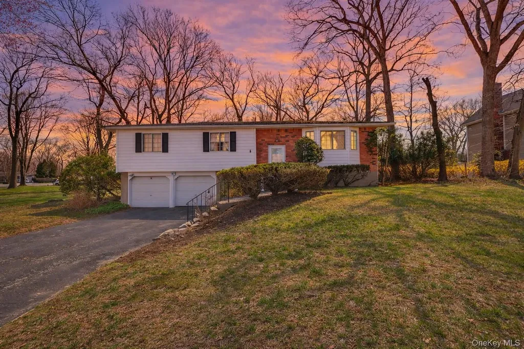 17 Peacock Lane Commack NY 11725
