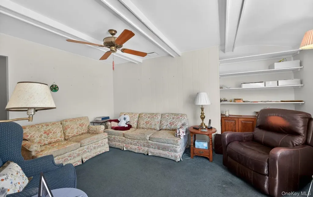 17 Peacock Lane Commack NY 11725