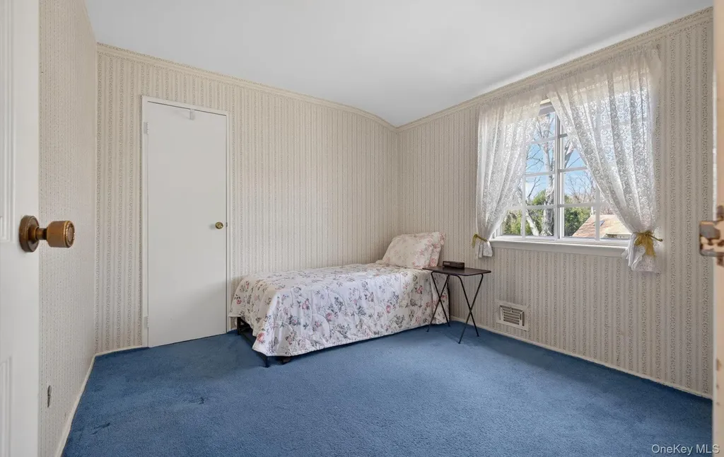 17 Peacock Lane Commack NY 11725