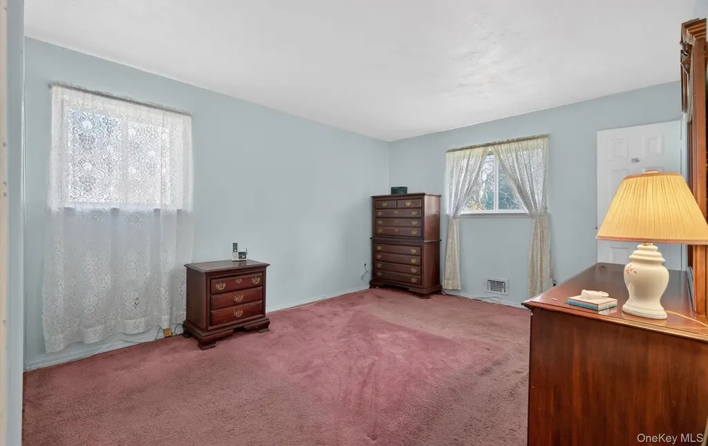 17 Peacock Lane Commack NY 11725