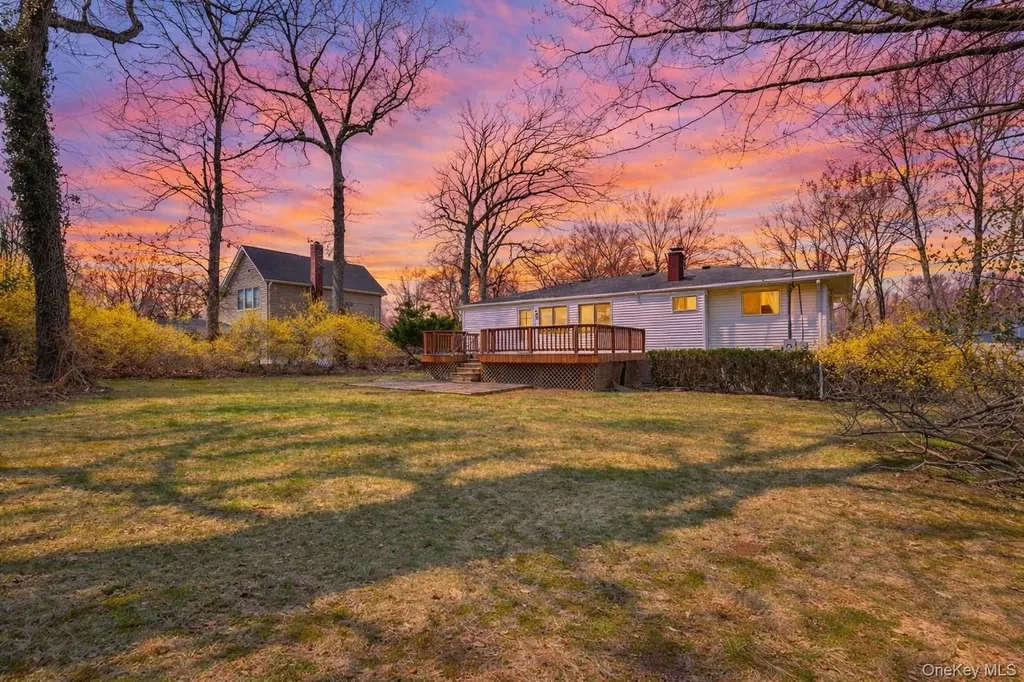 17 Peacock Lane Commack NY 11725