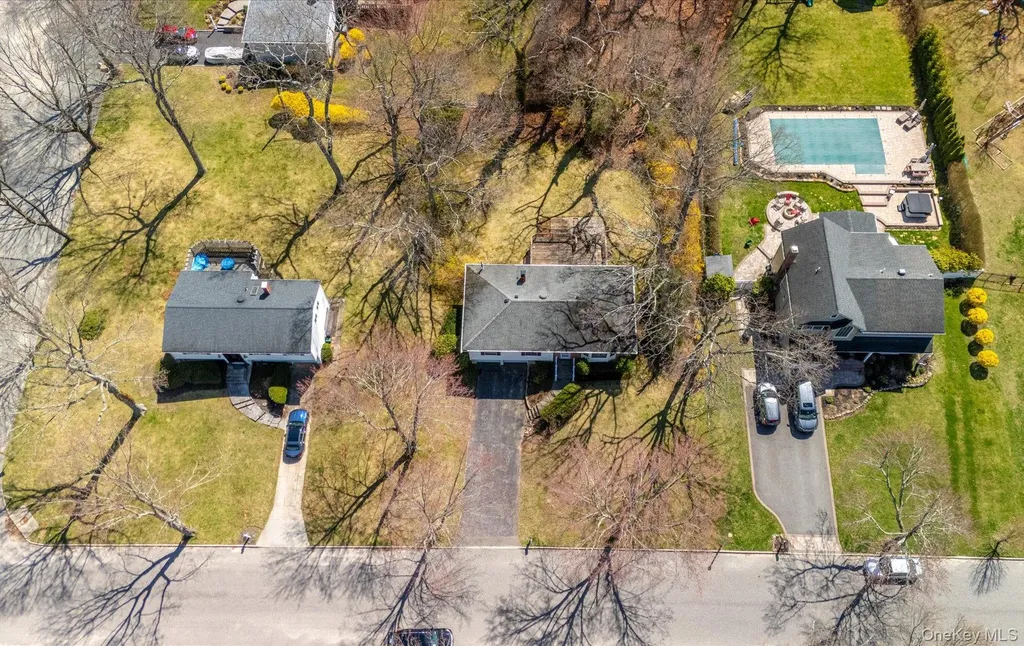 17 Peacock Lane Commack NY 11725