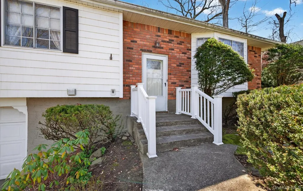 17 Peacock Lane Commack NY 11725
