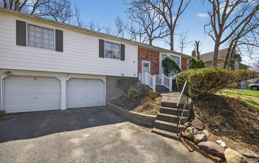 17 Peacock Lane Commack NY 11725