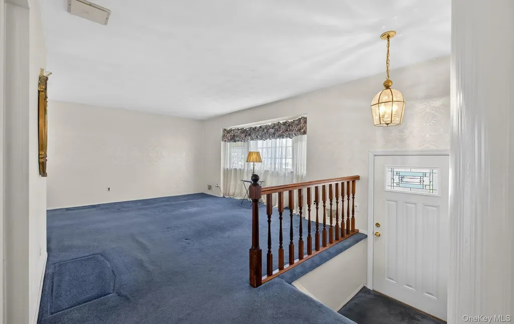 17 Peacock Lane Commack NY 11725