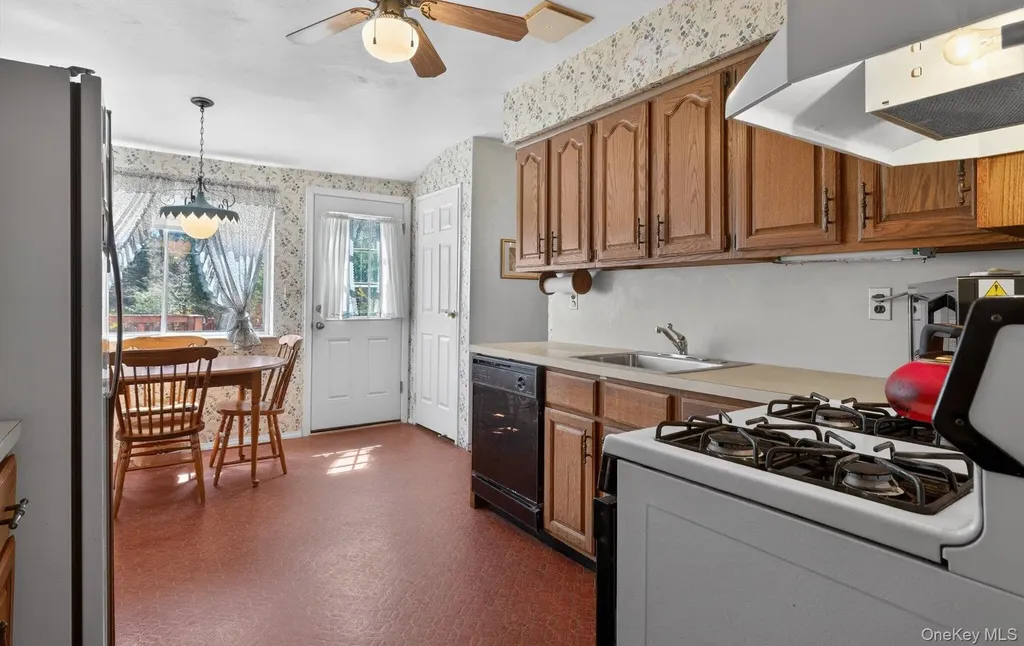 17 Peacock Lane Commack NY 11725