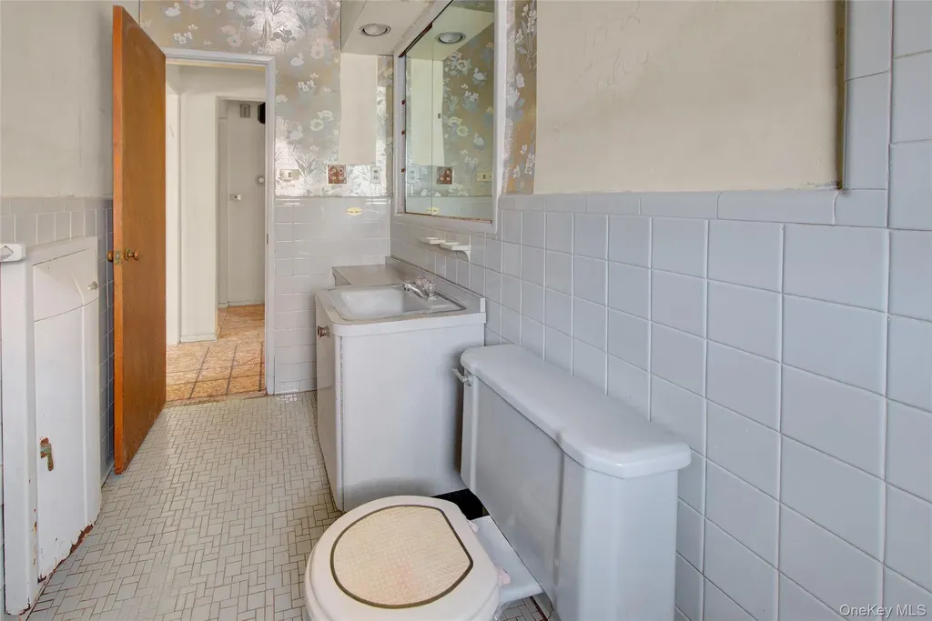 197 Delaware Avenue Freeport NY 11520