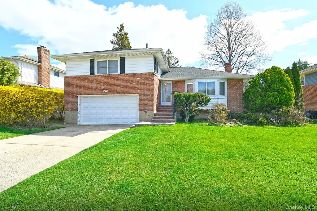 53 Stuart Drive Syosset NY 11791