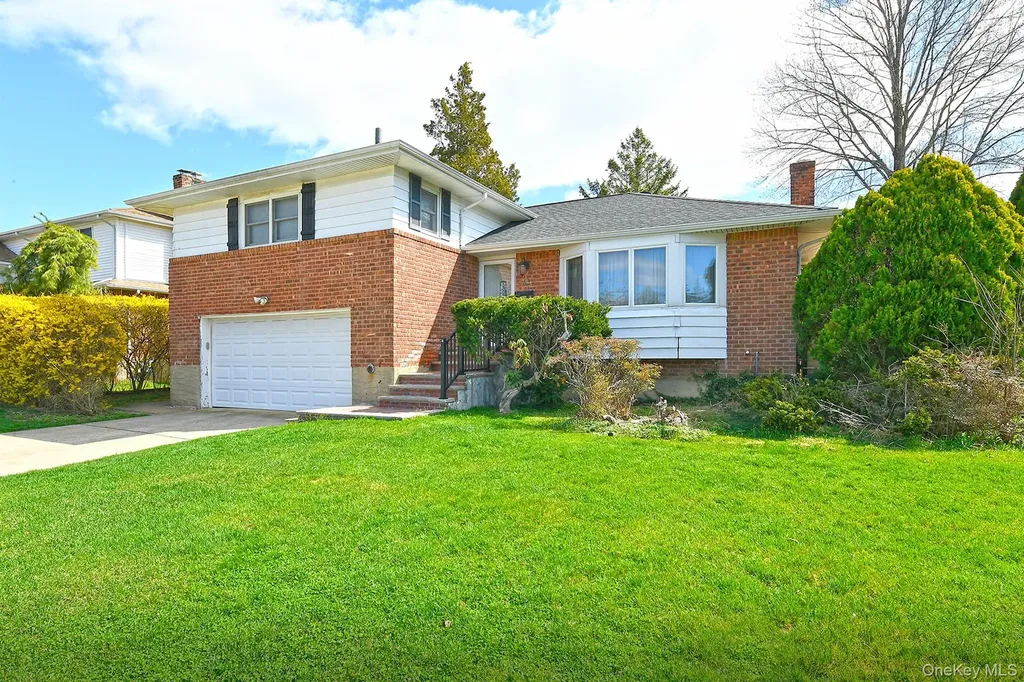 53 Stuart Drive Syosset NY 11791