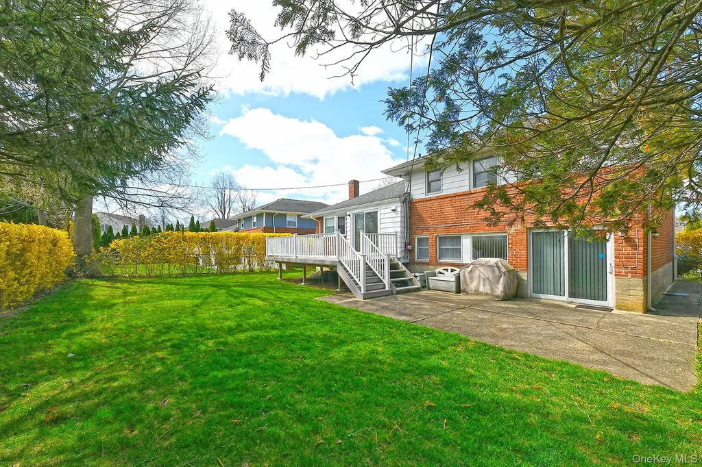 53 Stuart Drive Syosset NY 11791