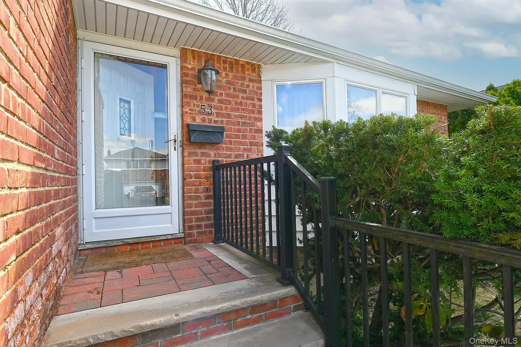 53 Stuart Drive Syosset NY 11791