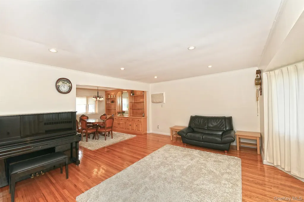 53 Stuart Drive Syosset NY 11791