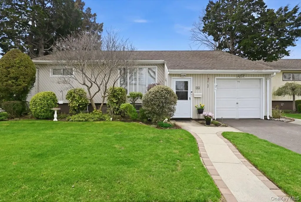 34 Jasmine Lane Valley Stream NY 11581