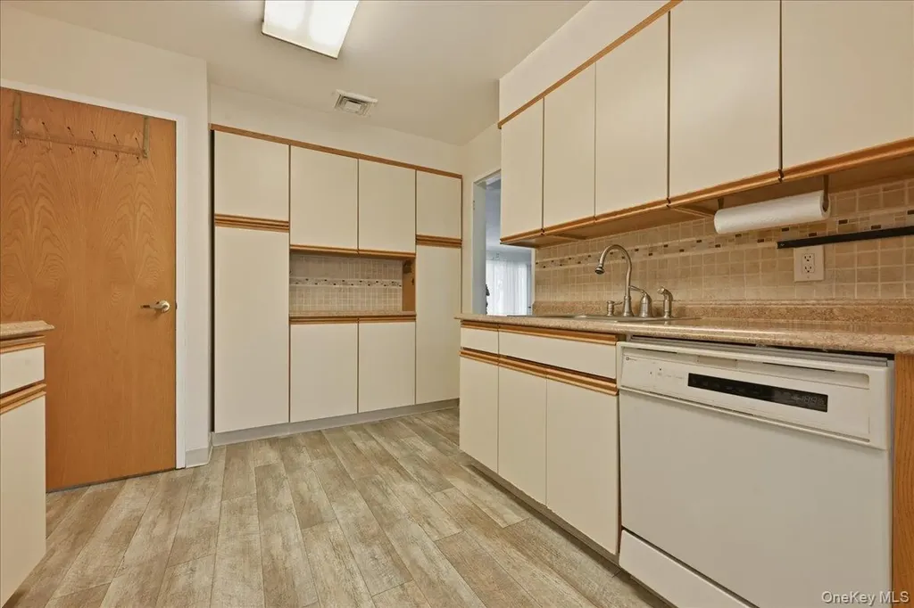34 Jasmine Lane Valley Stream NY 11581