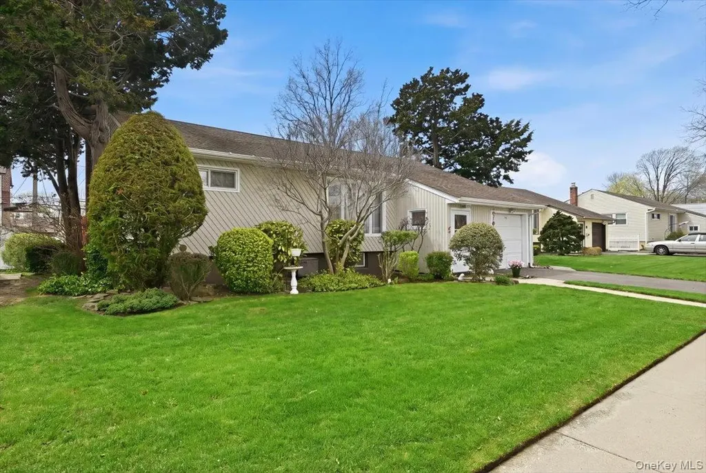 34 Jasmine Lane Valley Stream NY 11581