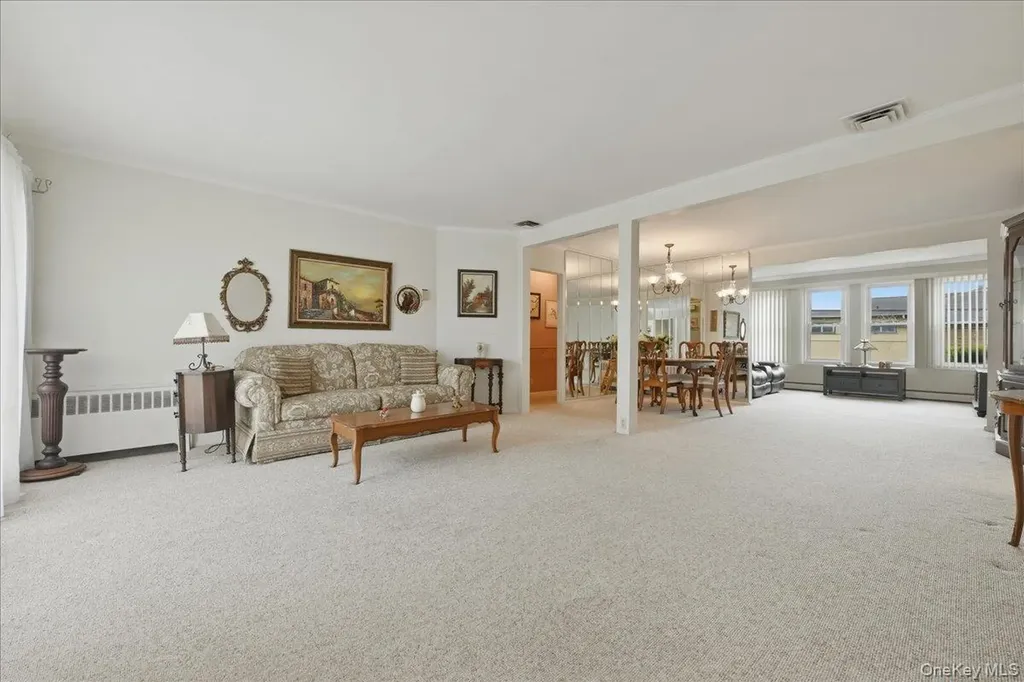 34 Jasmine Lane Valley Stream NY 11581