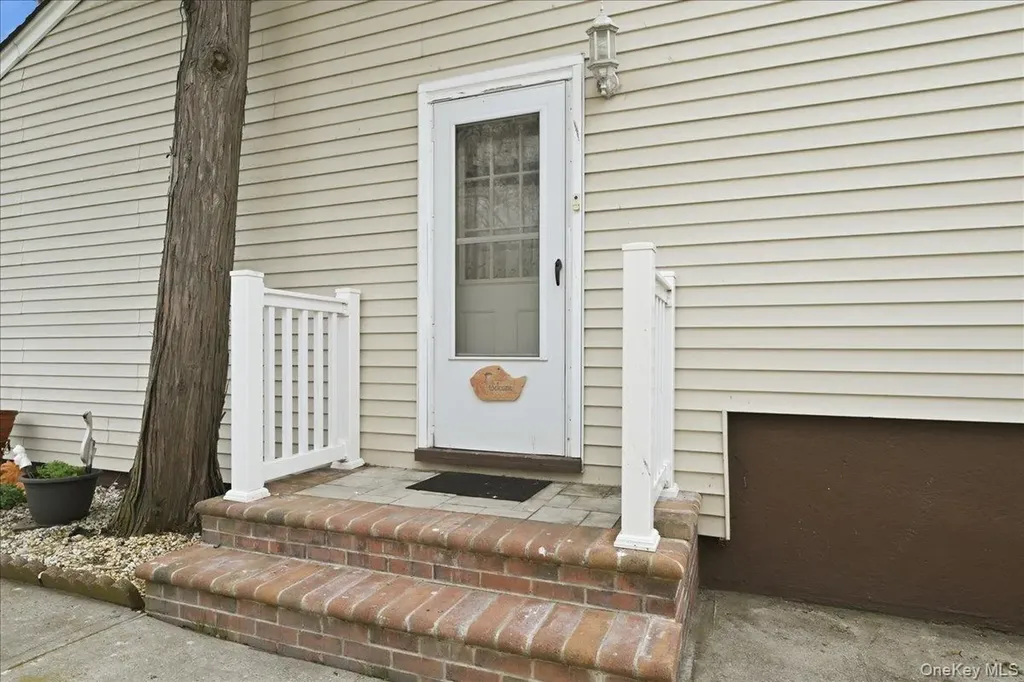 34 Jasmine Lane Valley Stream NY 11581
