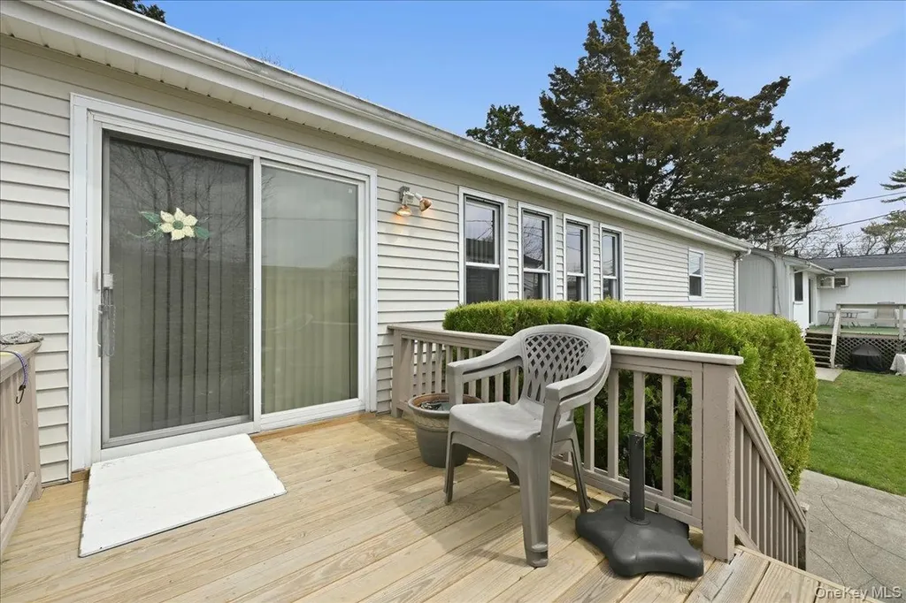 34 Jasmine Lane Valley Stream NY 11581