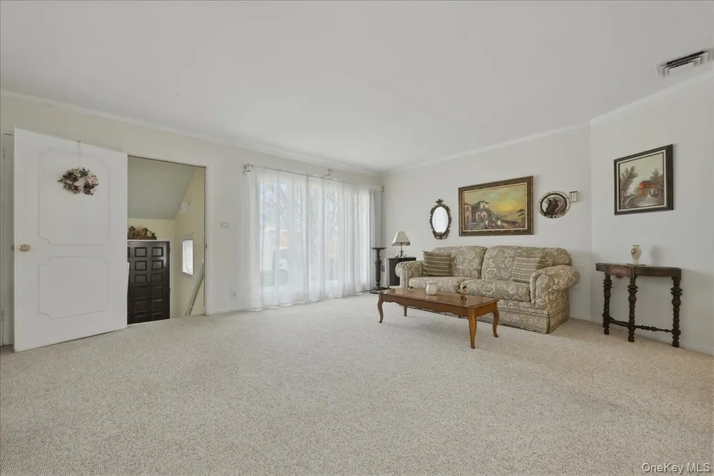 34 Jasmine Lane Valley Stream NY 11581