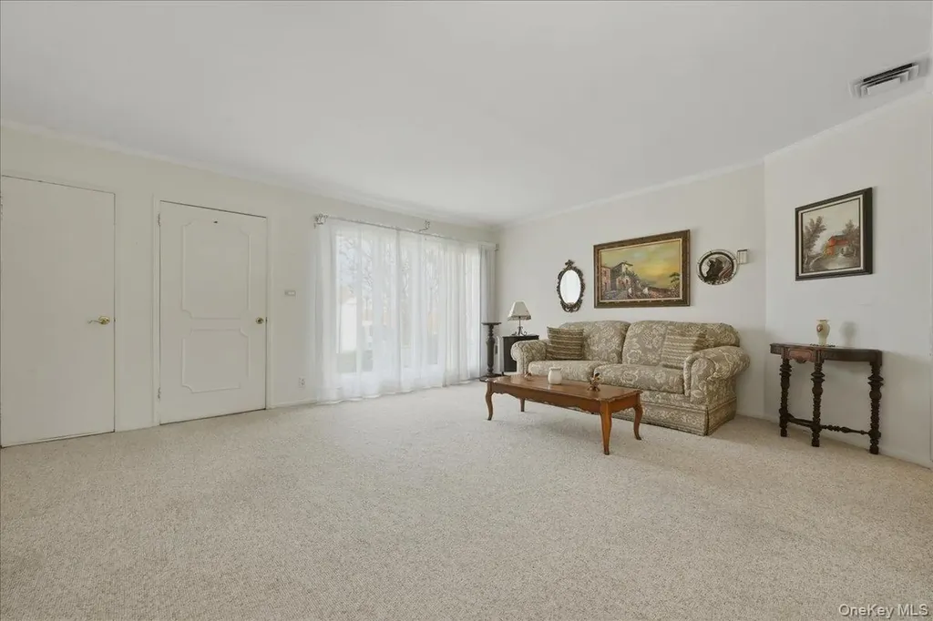 34 Jasmine Lane Valley Stream NY 11581