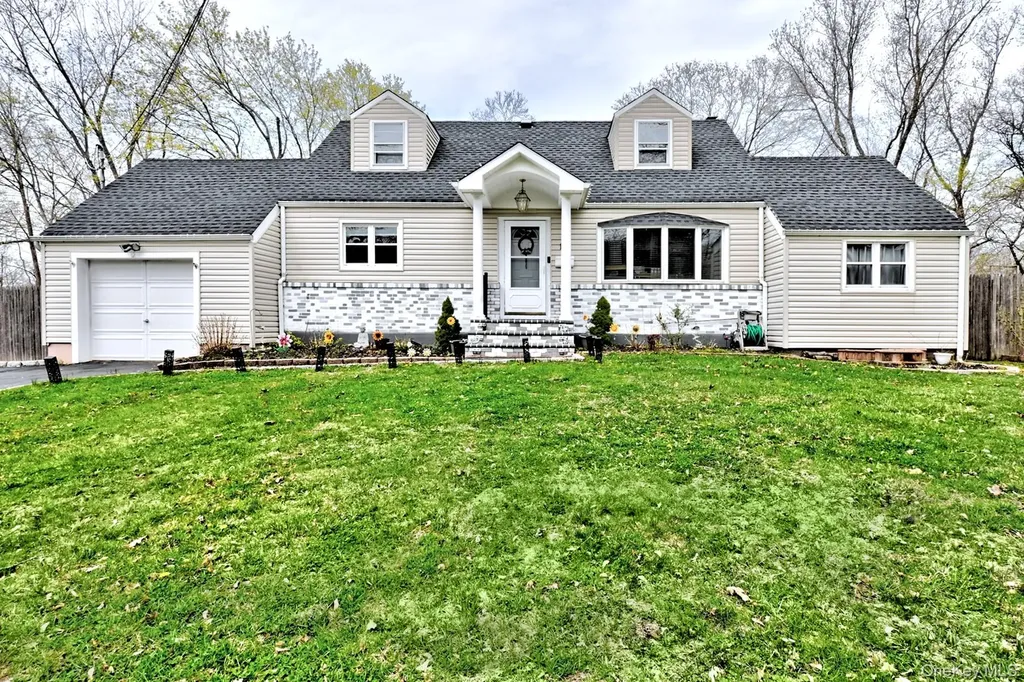 12 Bruce Lane Kings Park NY 11754