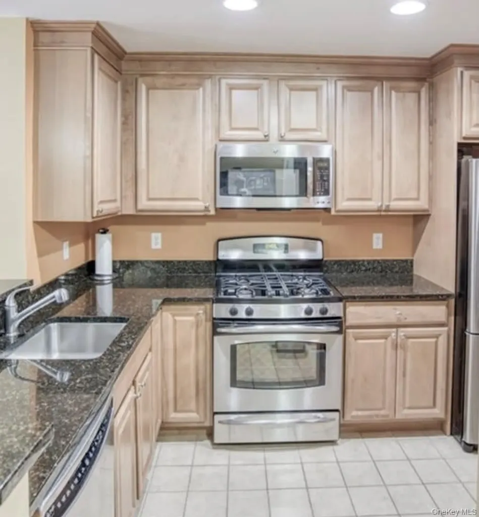 1321 Round Pointe Drive Haverstraw NY 10927