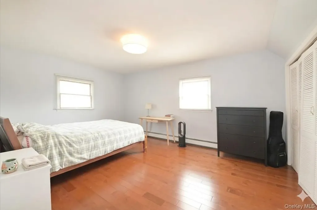 43 Flagstone Lane Westbury NY 11590