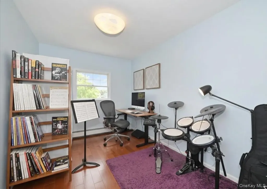43 Flagstone Lane Westbury NY 11590