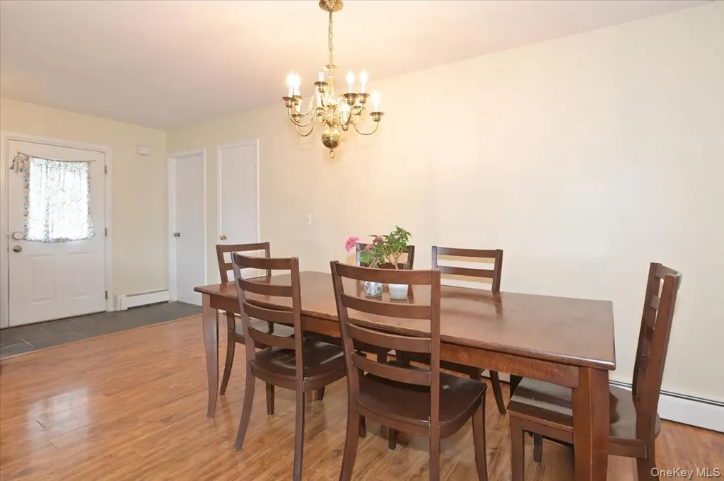 43 Flagstone Lane Westbury NY 11590