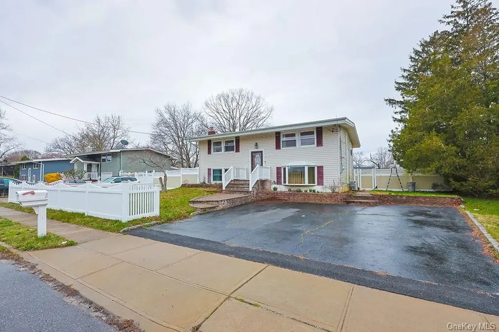 376 Magnolia Drive Selden NY 11784