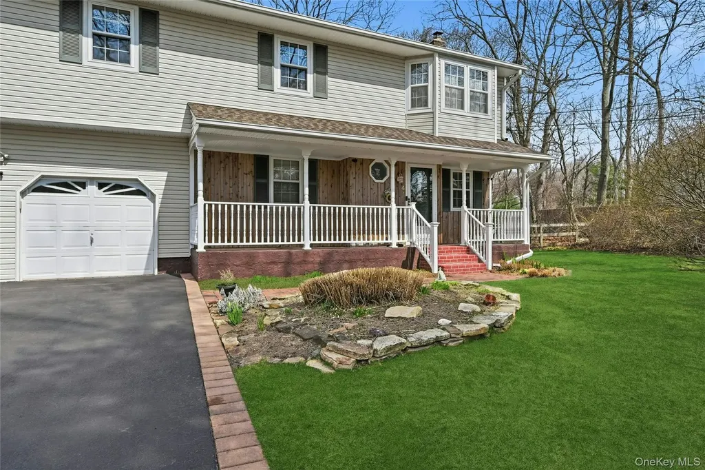41 N Country Road Shoreham NY 11786
