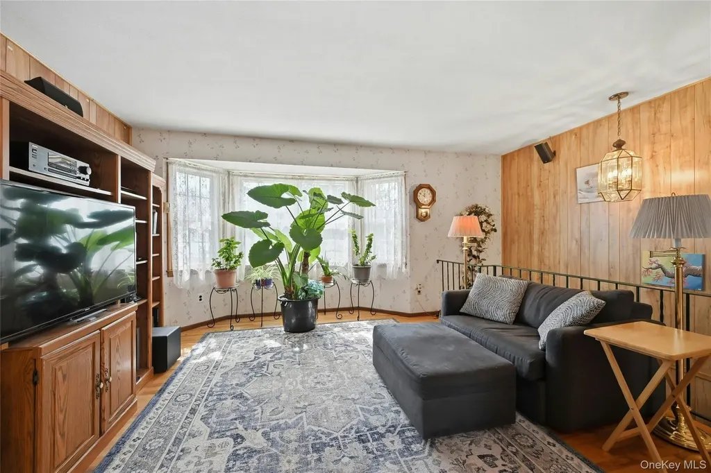 41 N Country Road Shoreham NY 11786
